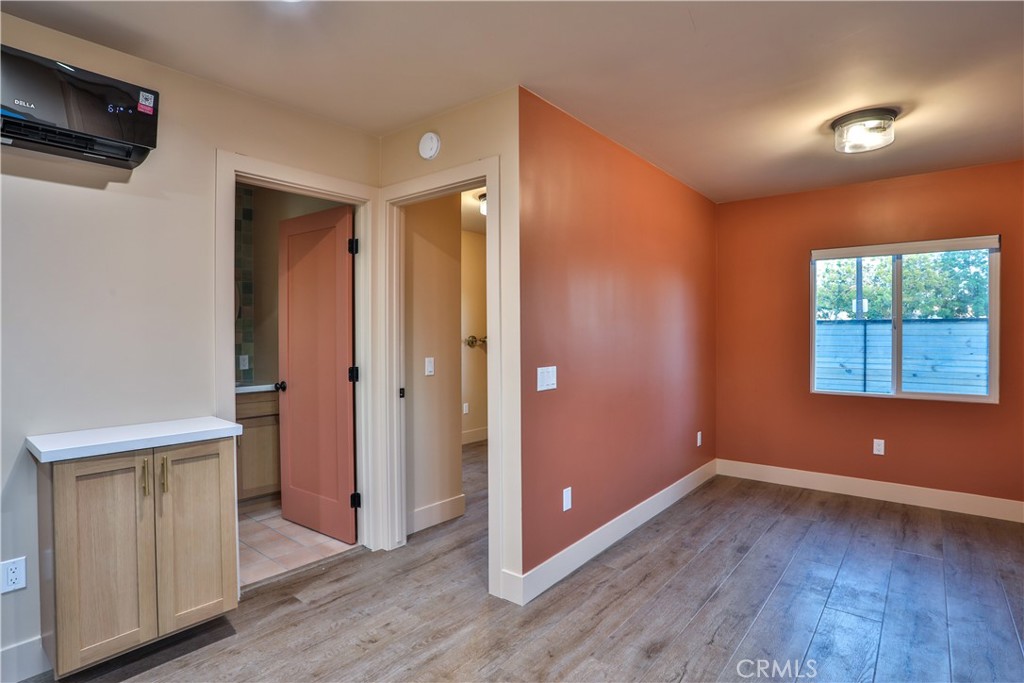 664 N 8th Avenue