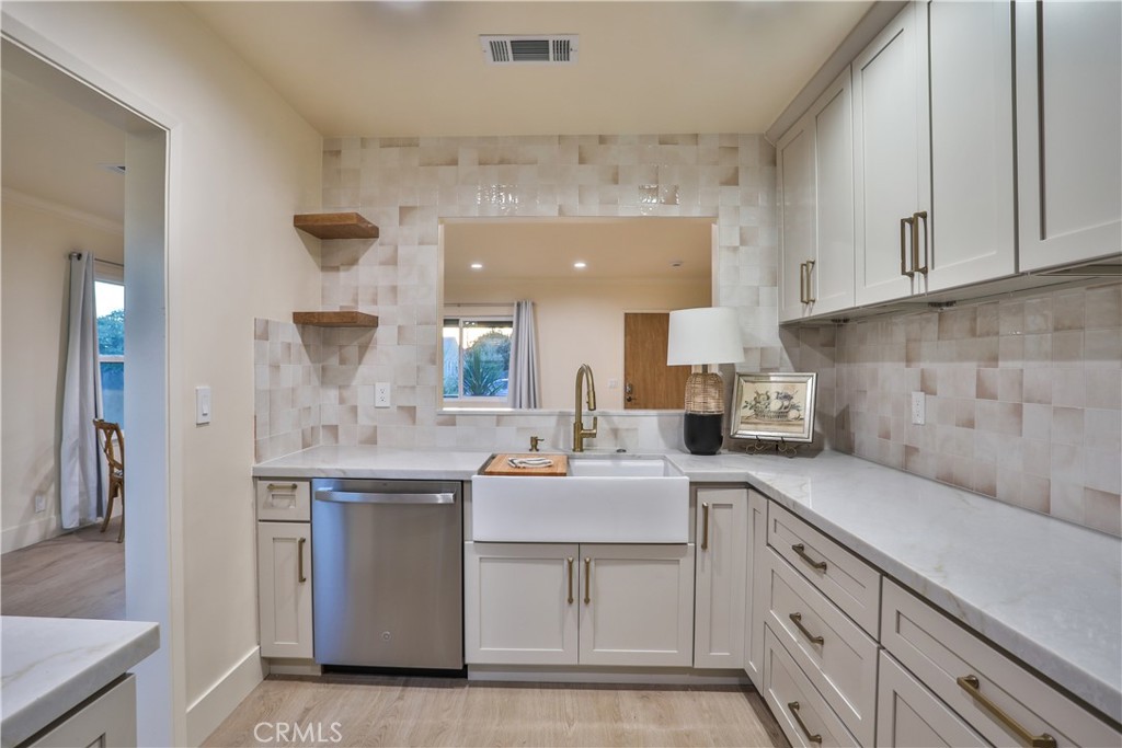664 N 8th Avenue