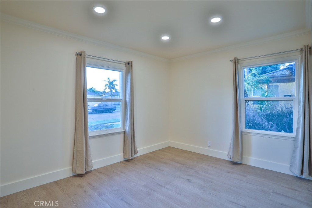 664 N 8th Avenue