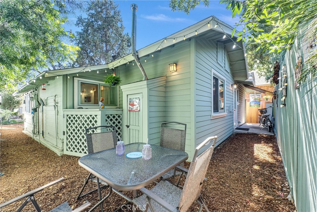319 W 6th Street