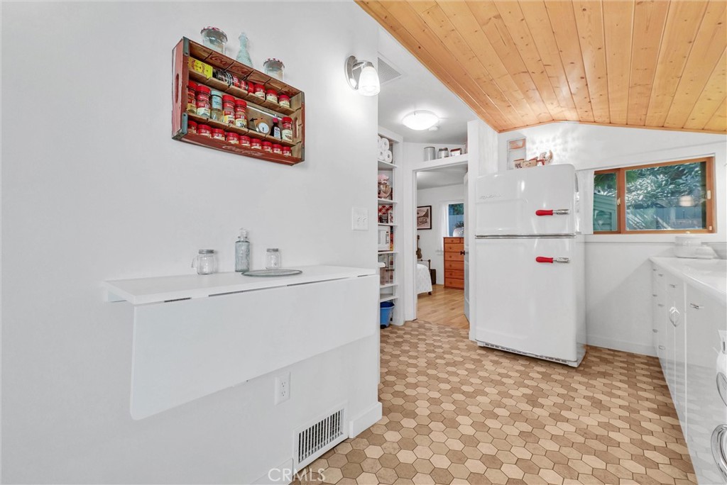 319 W 6th Street
