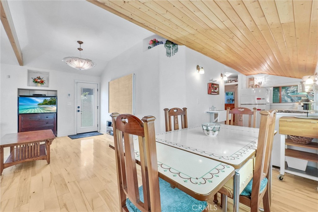 319 W 6th Street