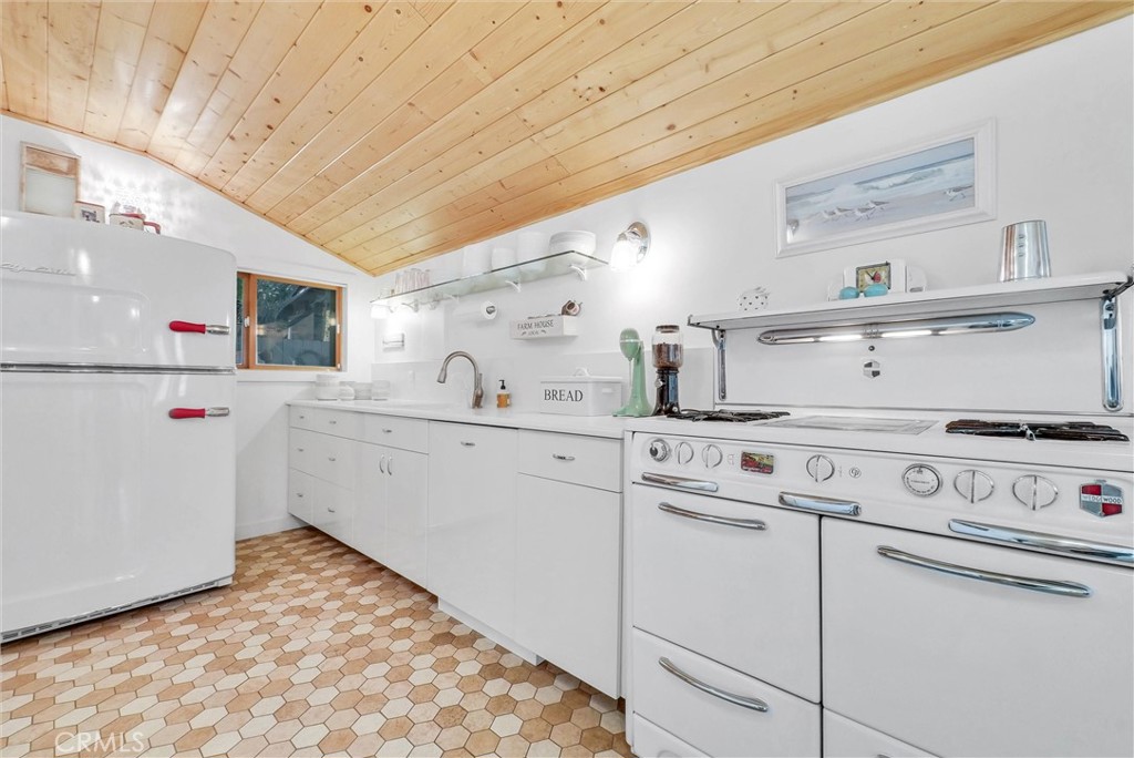 319 W 6th Street