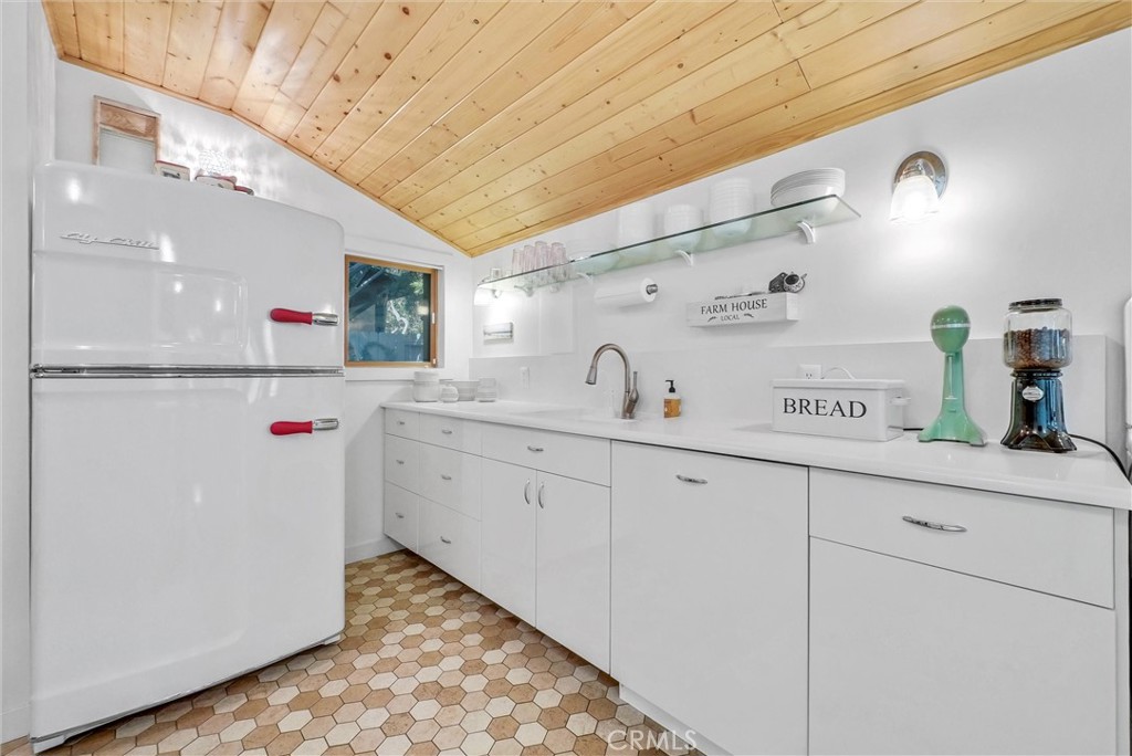 319 W 6th Street