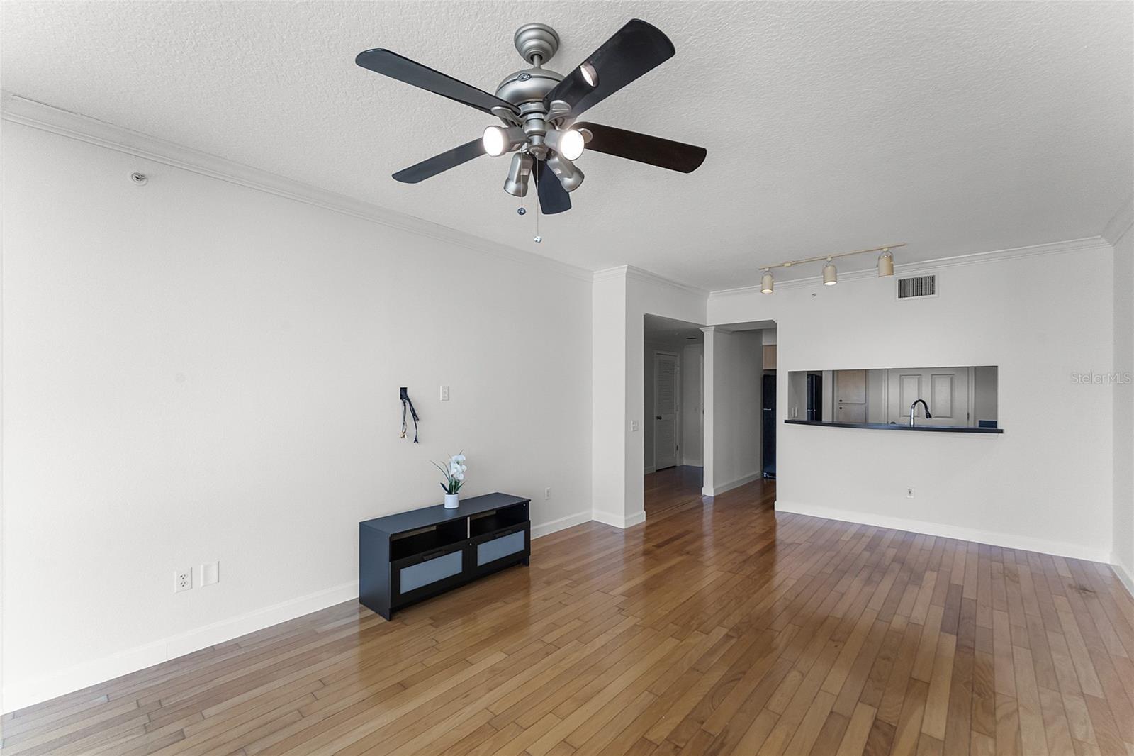 322 E CENTRAL BLVD #1807