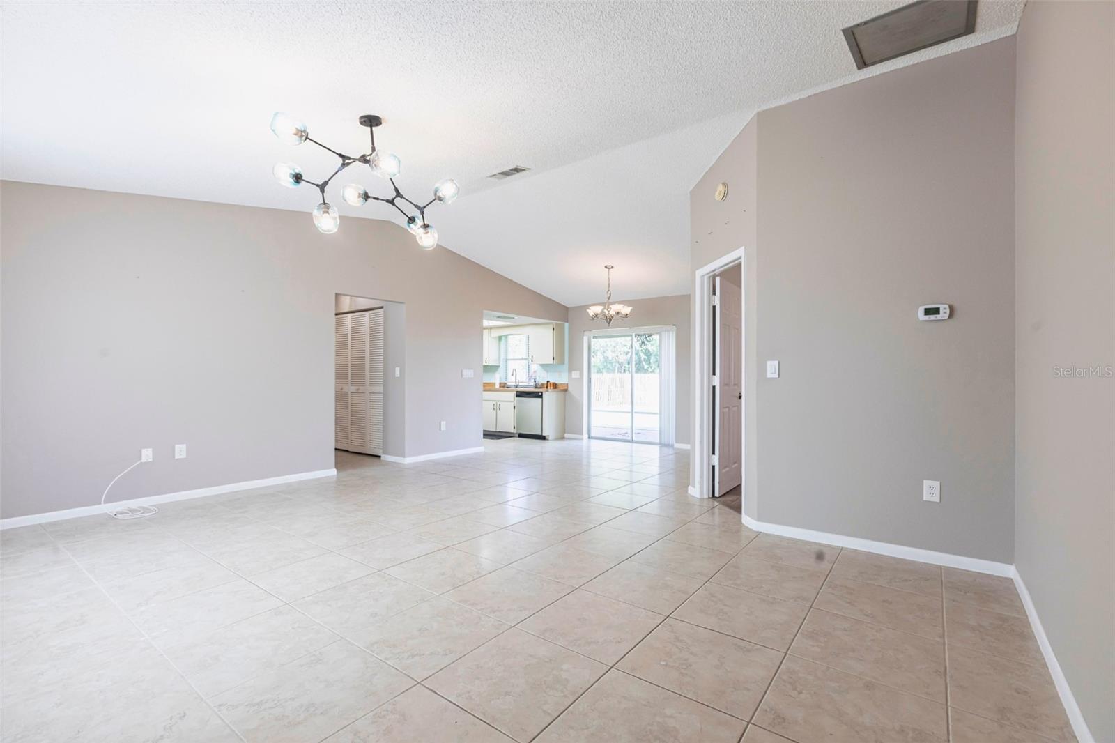 1049 PRESQUE ISLE DR