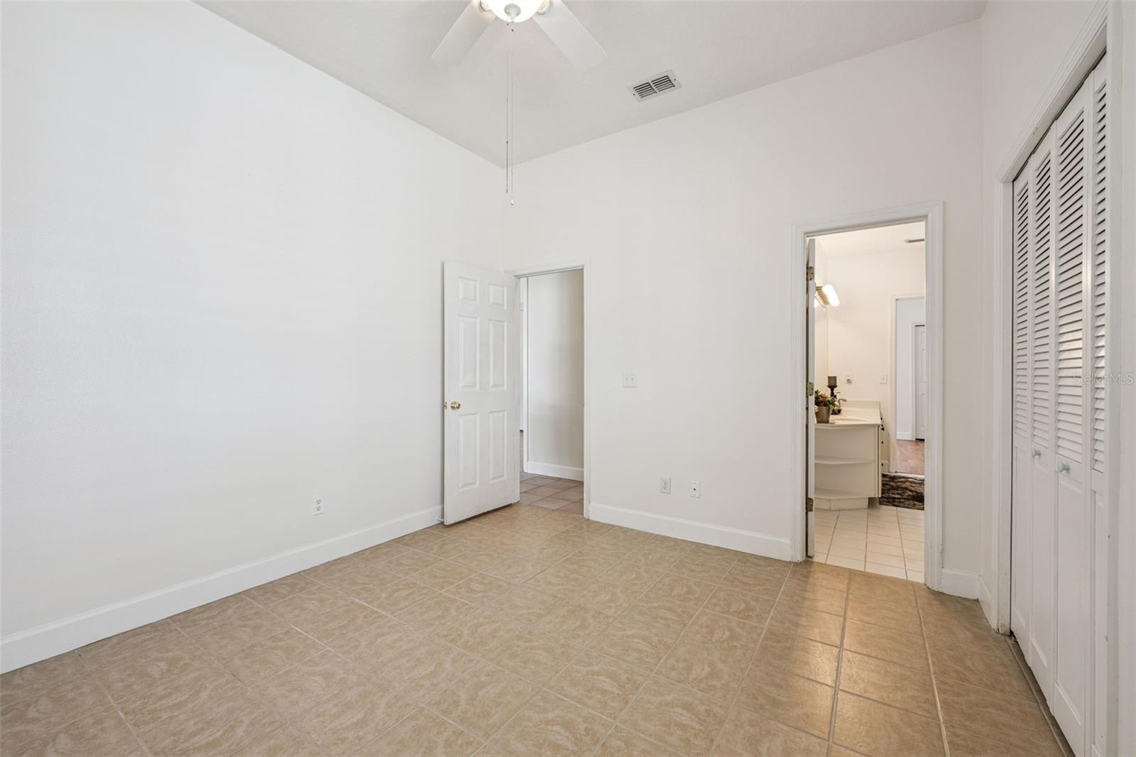 8072 CANYON LAKE CIR