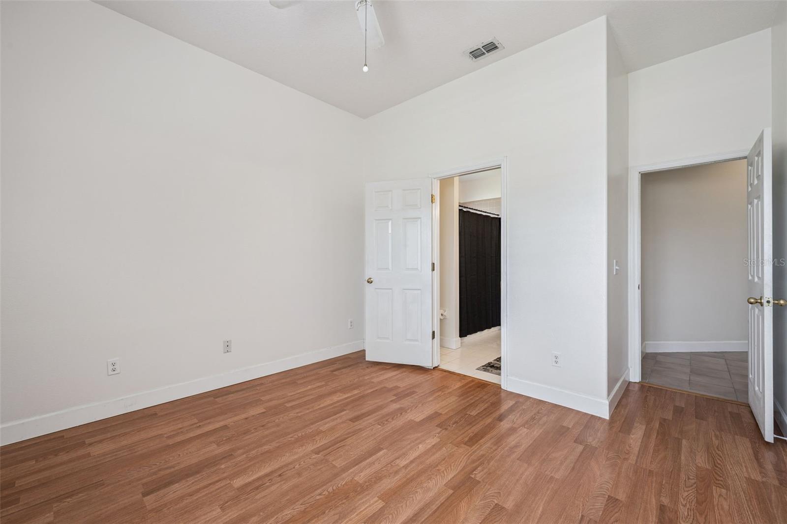 8072 CANYON LAKE CIR