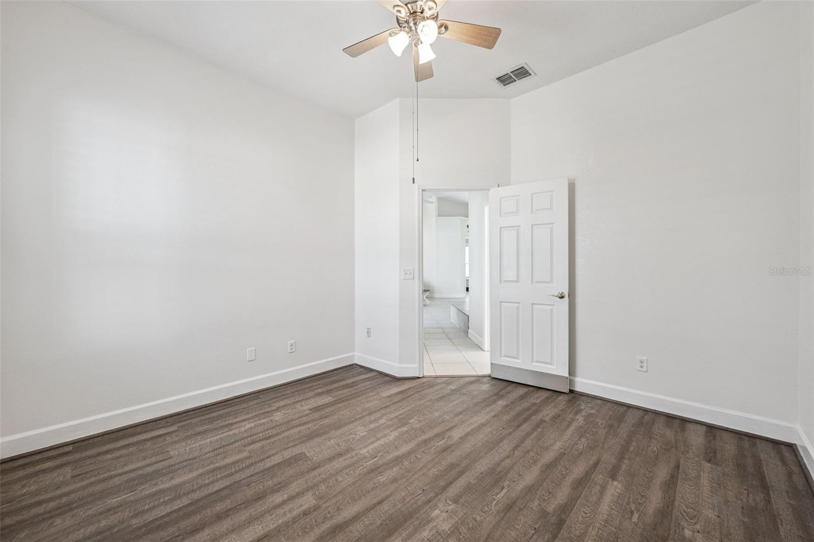 8072 CANYON LAKE CIR