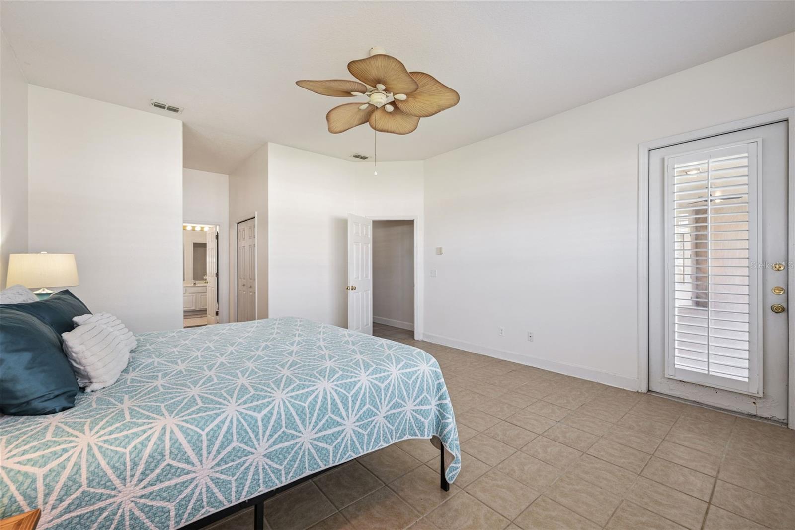 8072 CANYON LAKE CIR