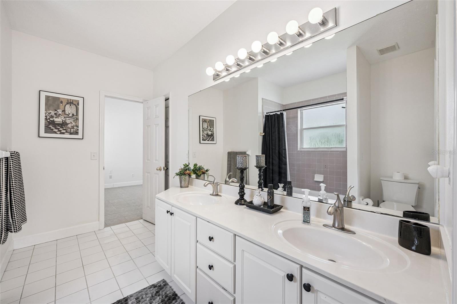 8072 CANYON LAKE CIR