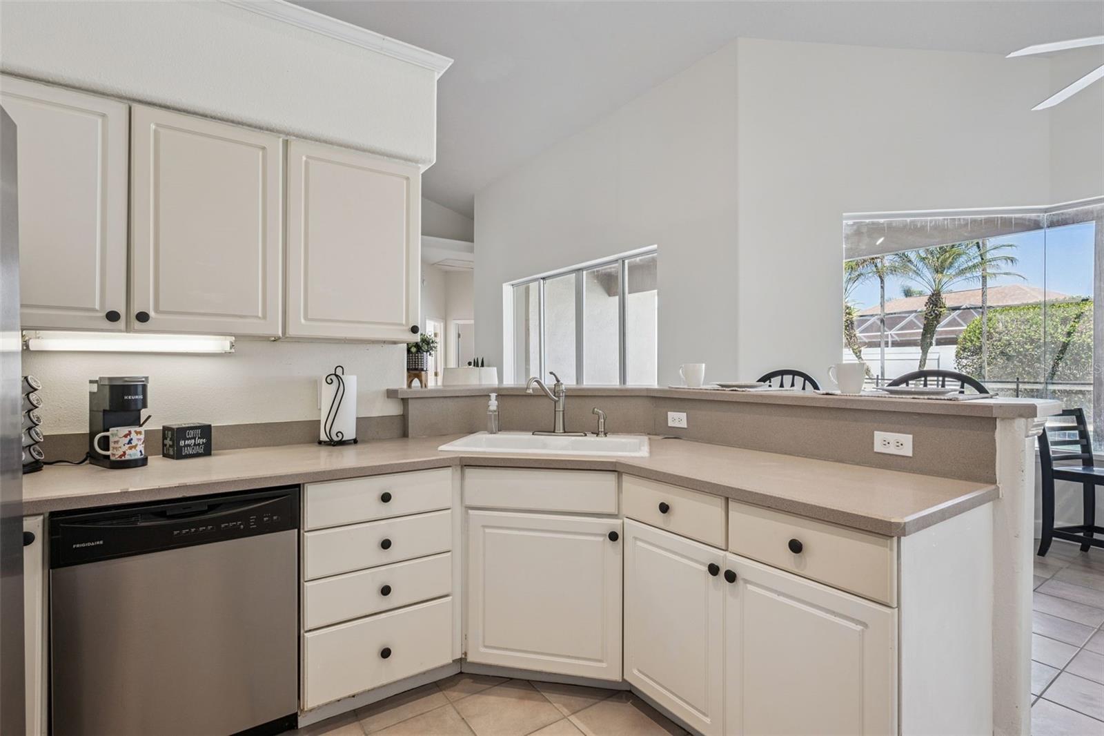 8072 CANYON LAKE CIR