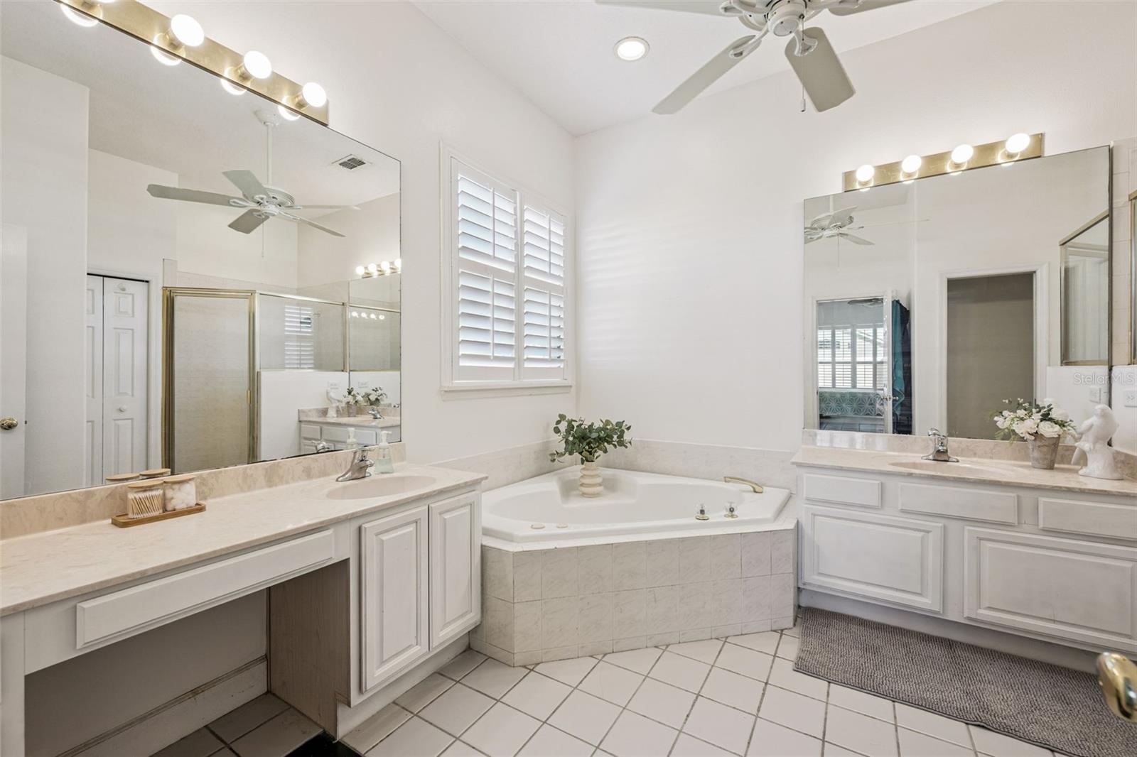 8072 CANYON LAKE CIR