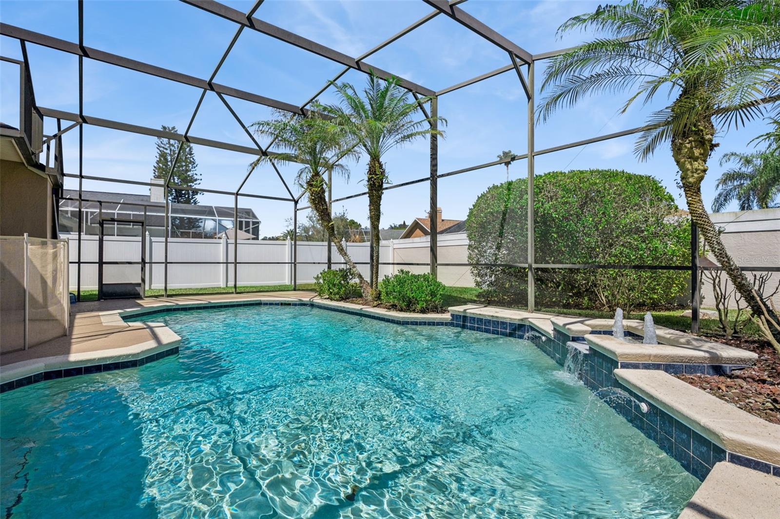 8072 CANYON LAKE CIR