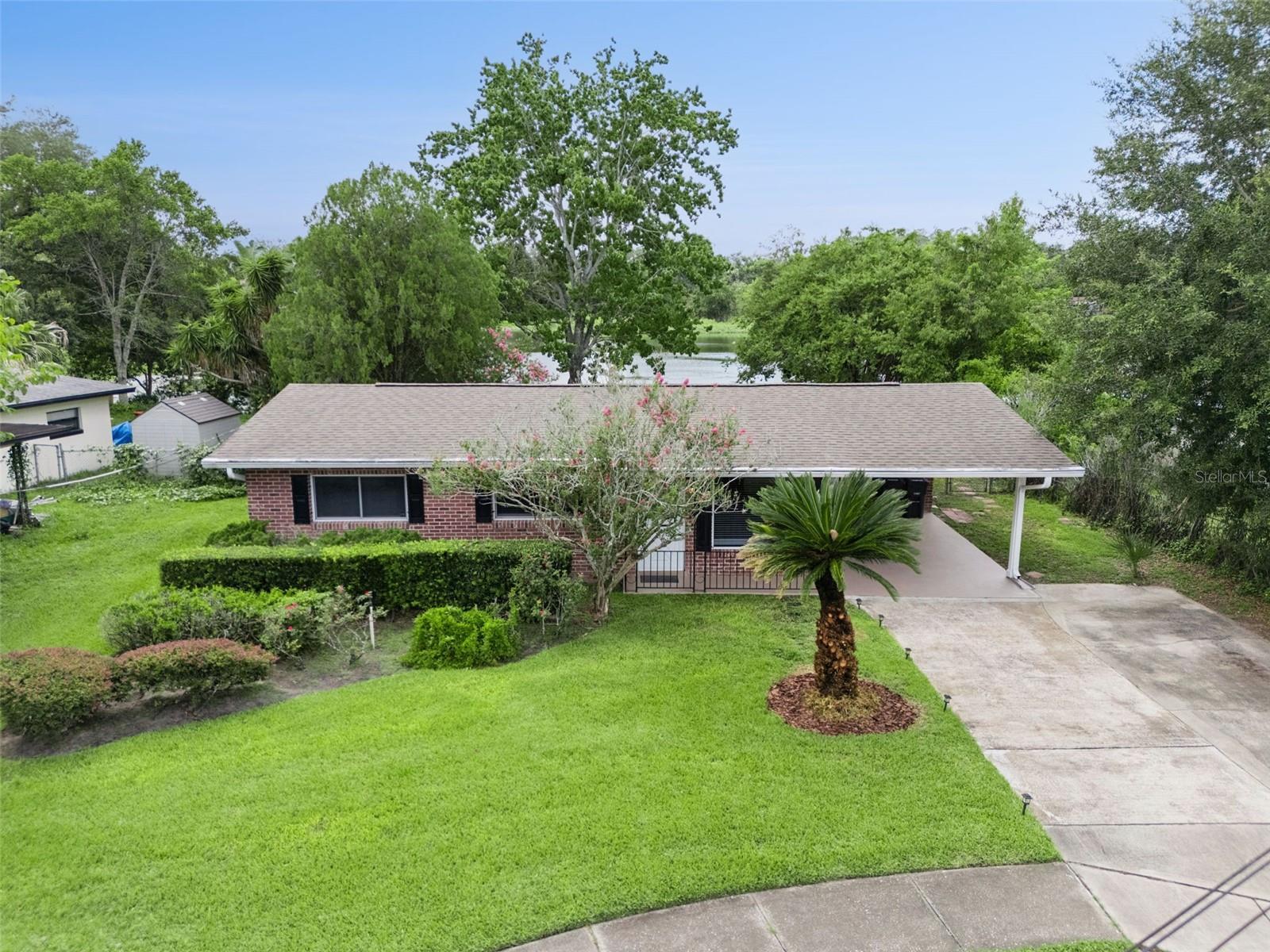 812 AGNES DR