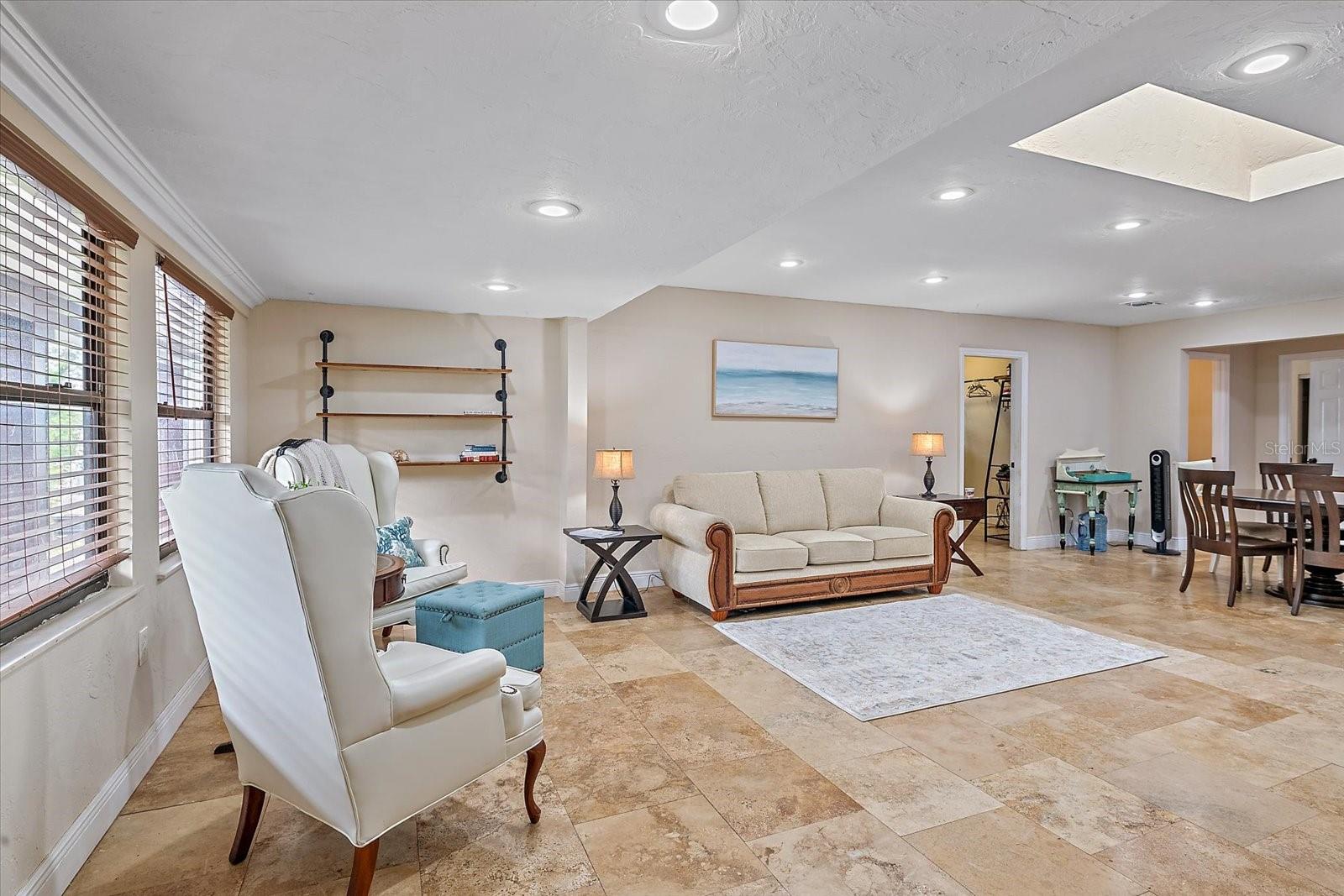 2313 LOMA LINDA ST