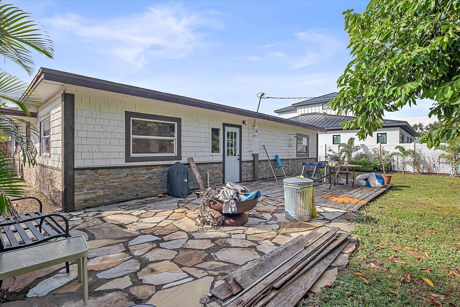 2313 LOMA LINDA ST