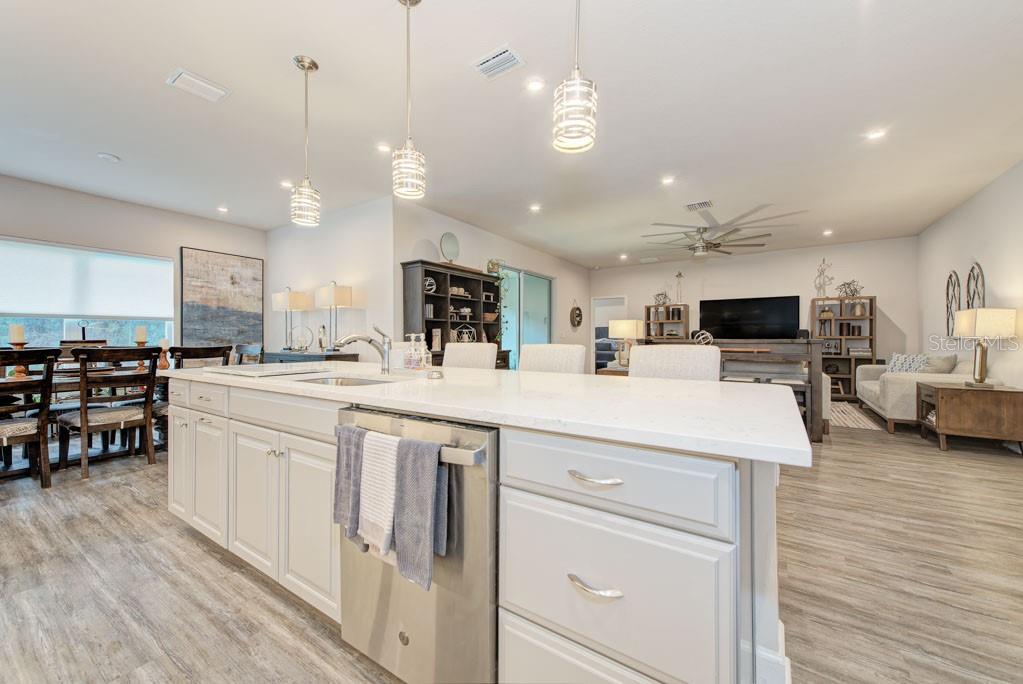 11415 61 ST E