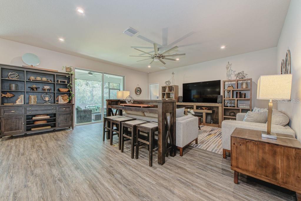11415 61 ST E