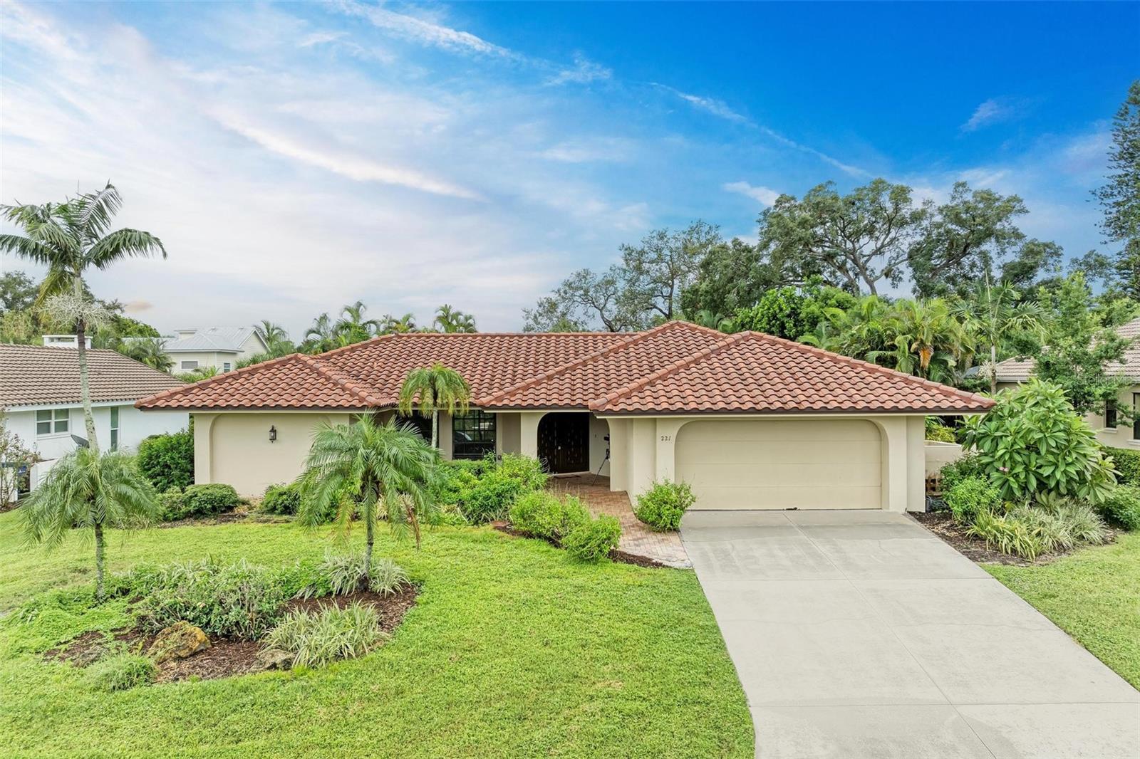 221 LOOKOUT POINT DR