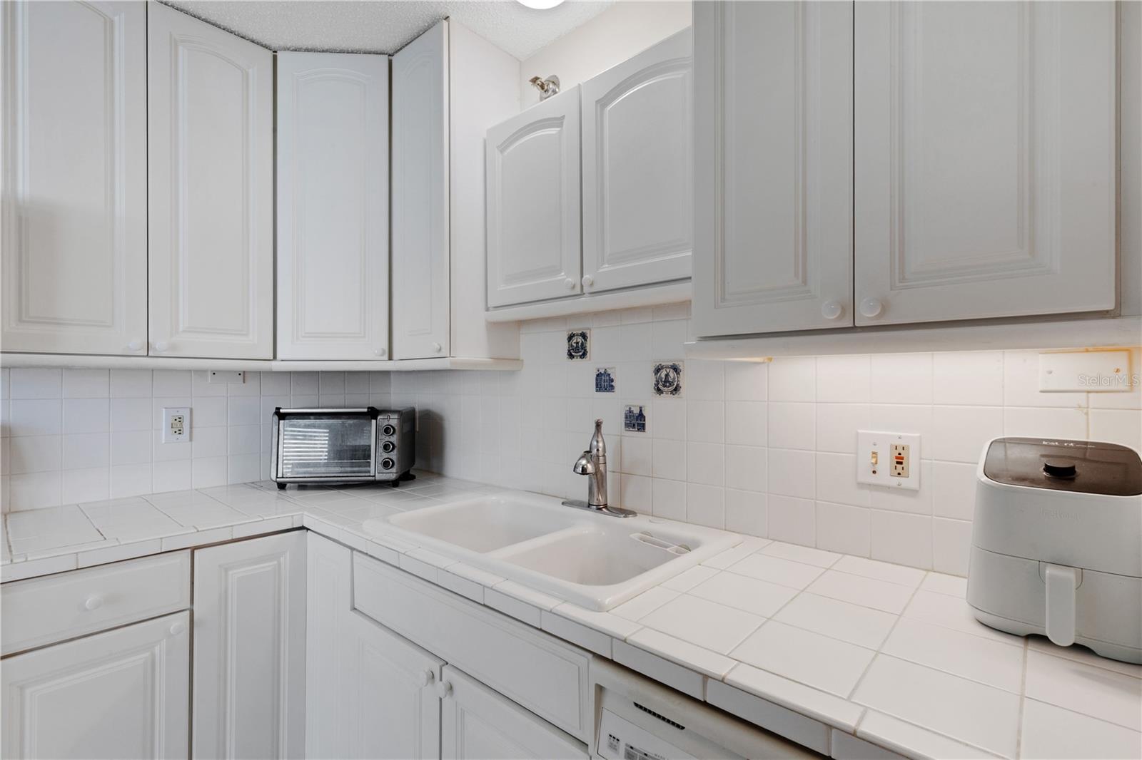 4480 FAIRWAYS BLVD #208