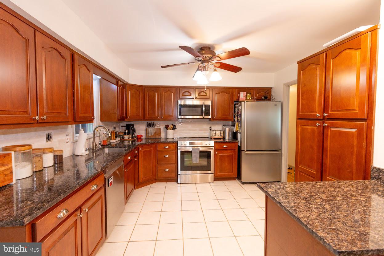 1535 LONG POINT ROAD