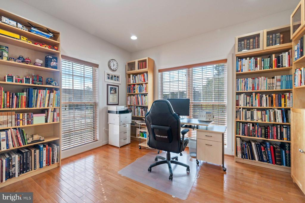 696 RELIANCE DRIVE