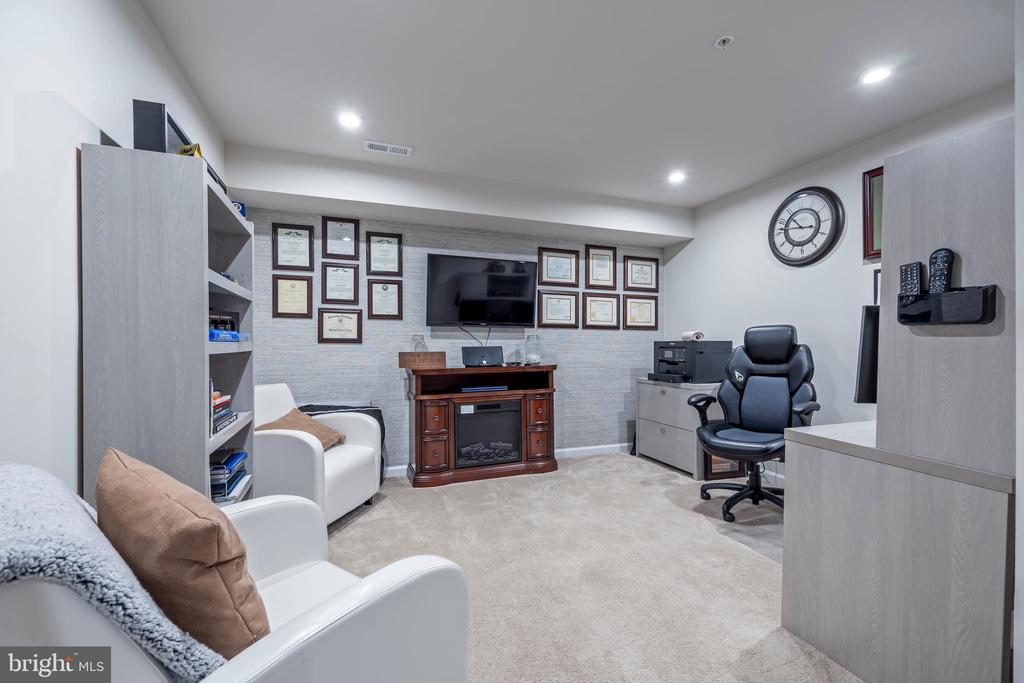 7720 PESTLE LANE