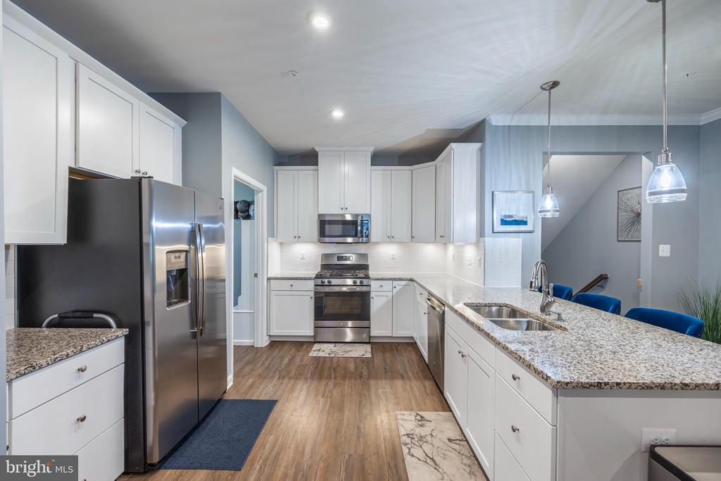 7720 PESTLE LANE