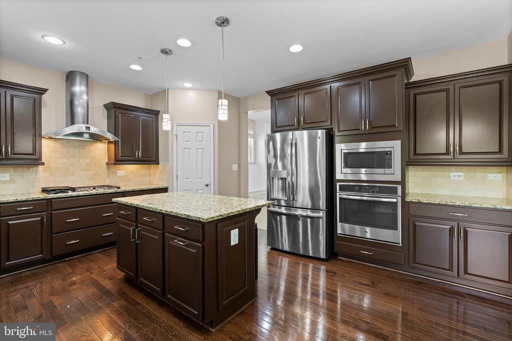 920 SAINT MARTINS LOOP