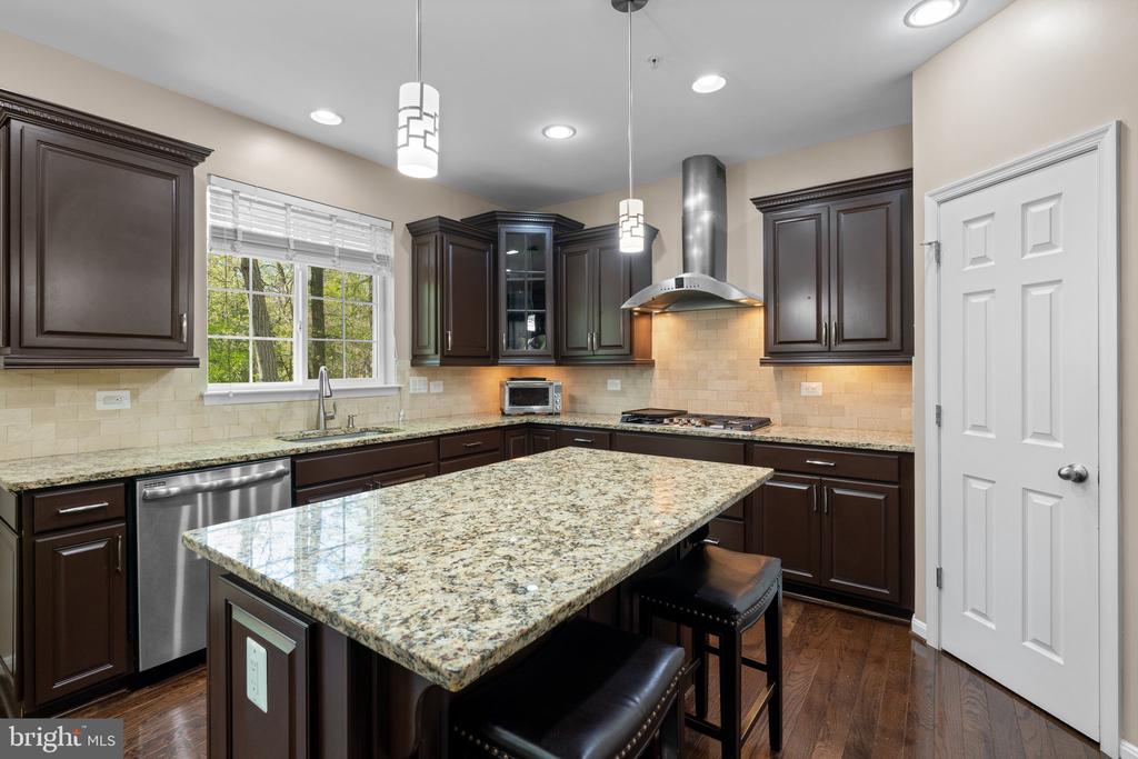 920 SAINT MARTINS LOOP