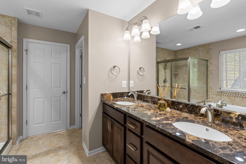 920 SAINT MARTINS LOOP