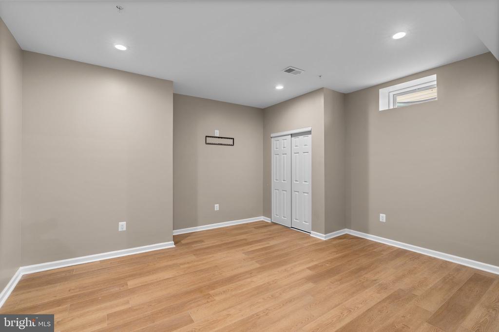 920 SAINT MARTINS LOOP