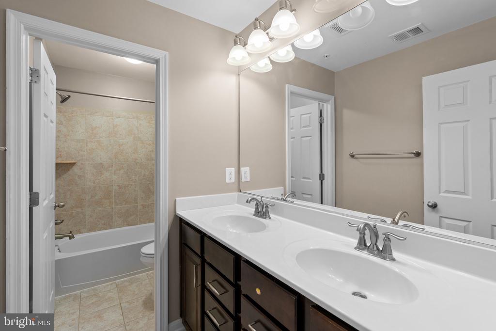920 SAINT MARTINS LOOP