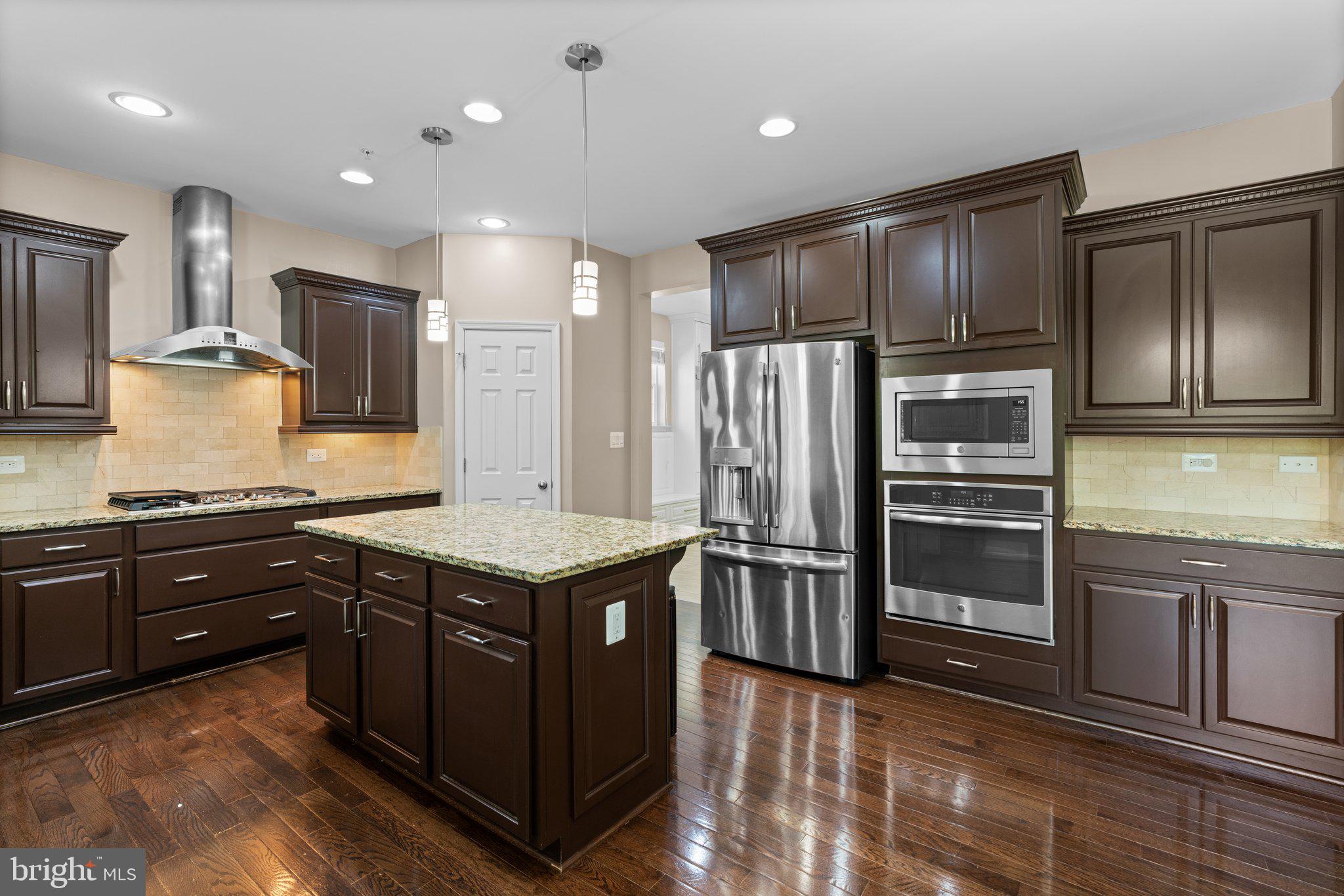 920 SAINT MARTINS LOOP