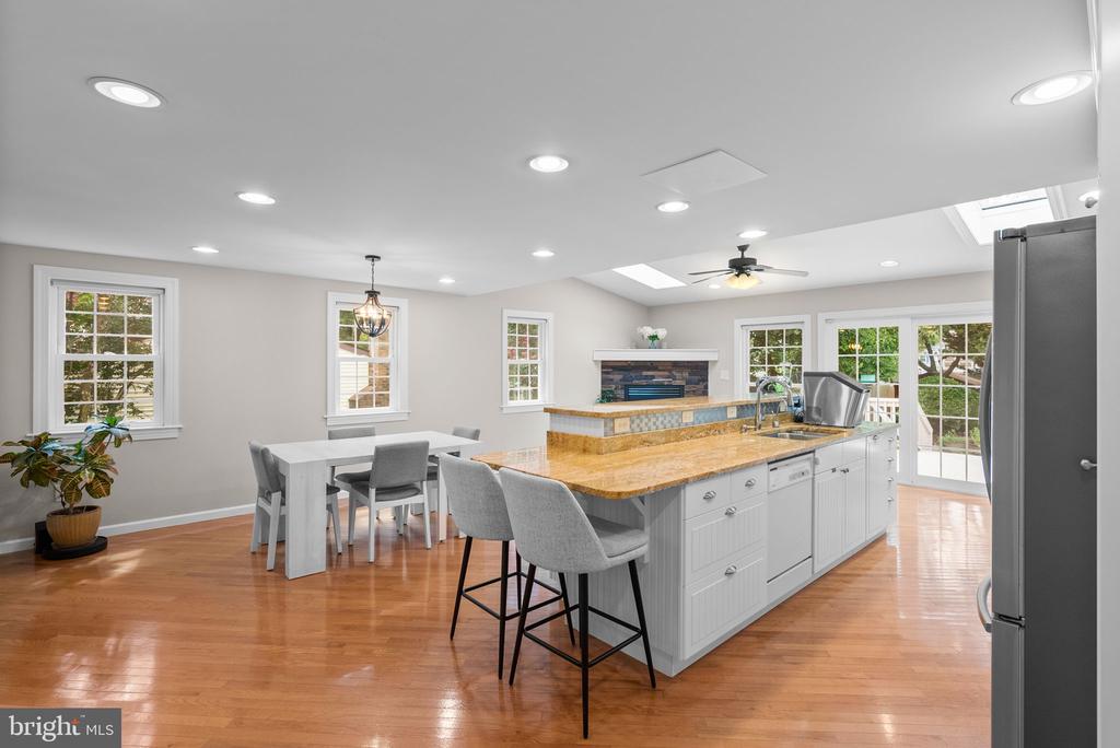708 Radnor Ct
