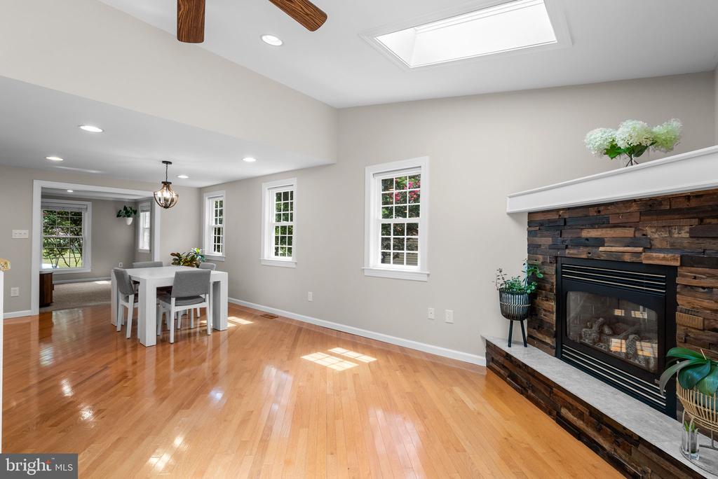 708 Radnor Ct