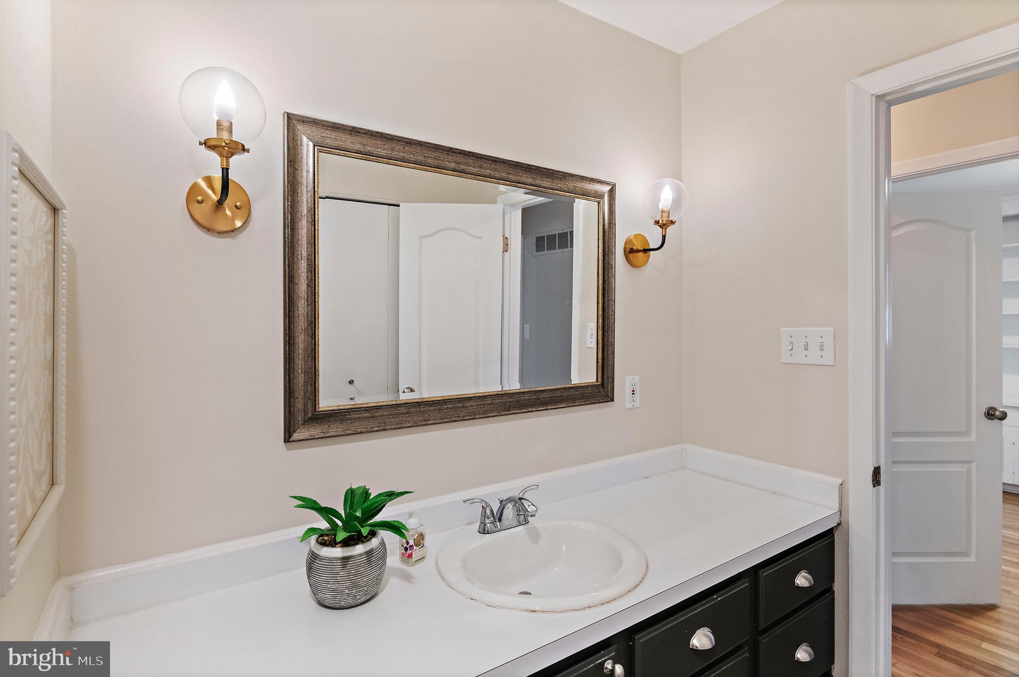 621 KENSINGTON AVENUE