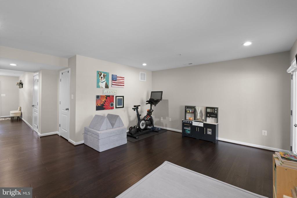 1008 LINDEN DRIVE