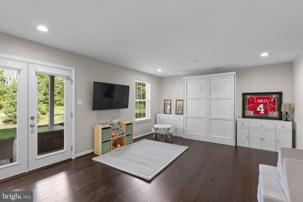 1008 LINDEN DRIVE