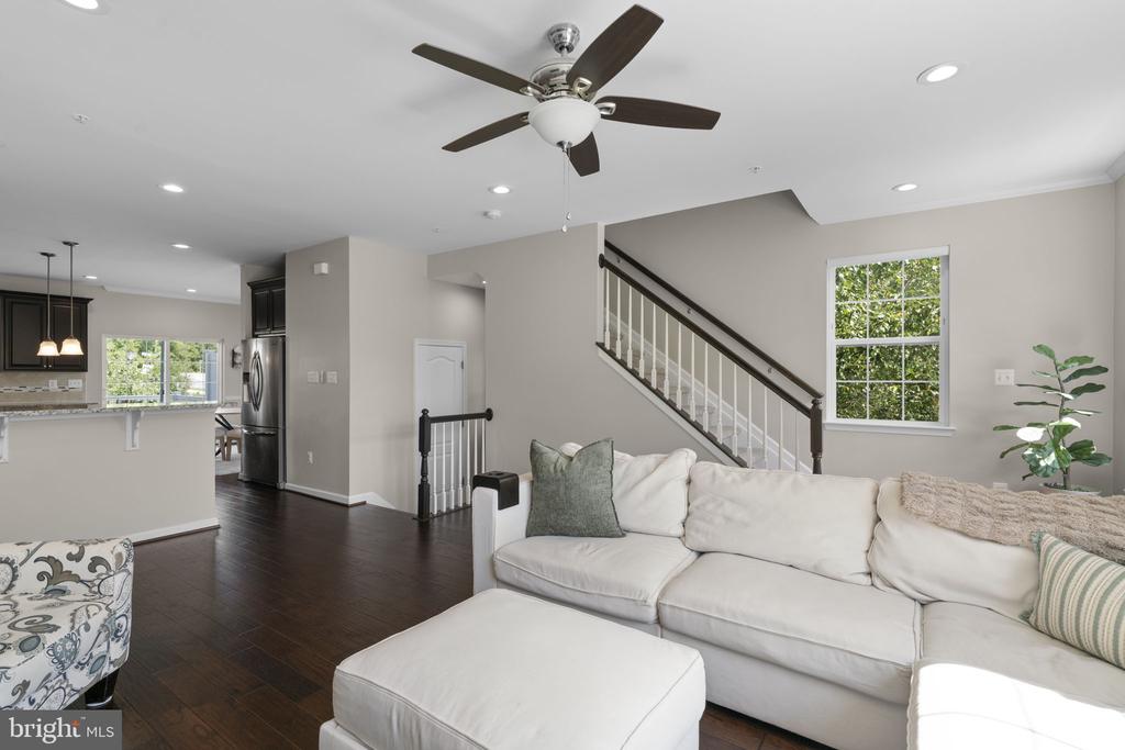 1008 LINDEN DRIVE