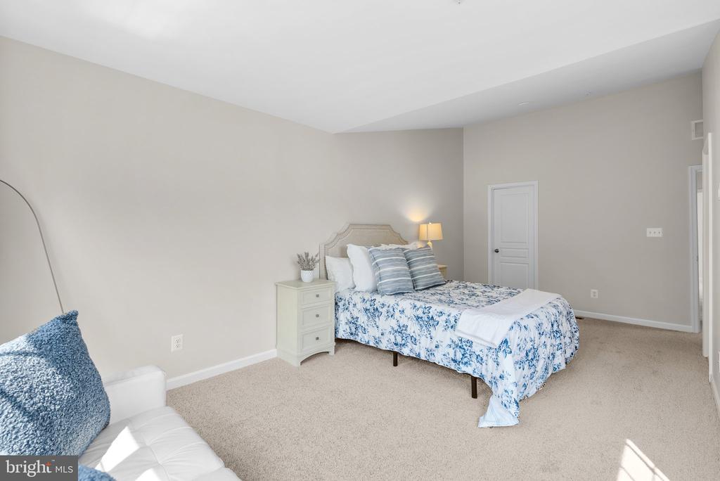 9950 Ravenhurst Rd