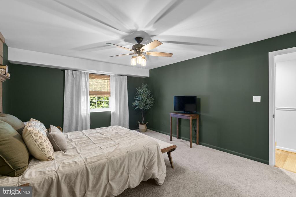 1 ELPHIN COURT 301