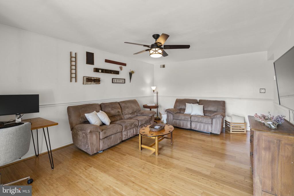 1 ELPHIN COURT 301