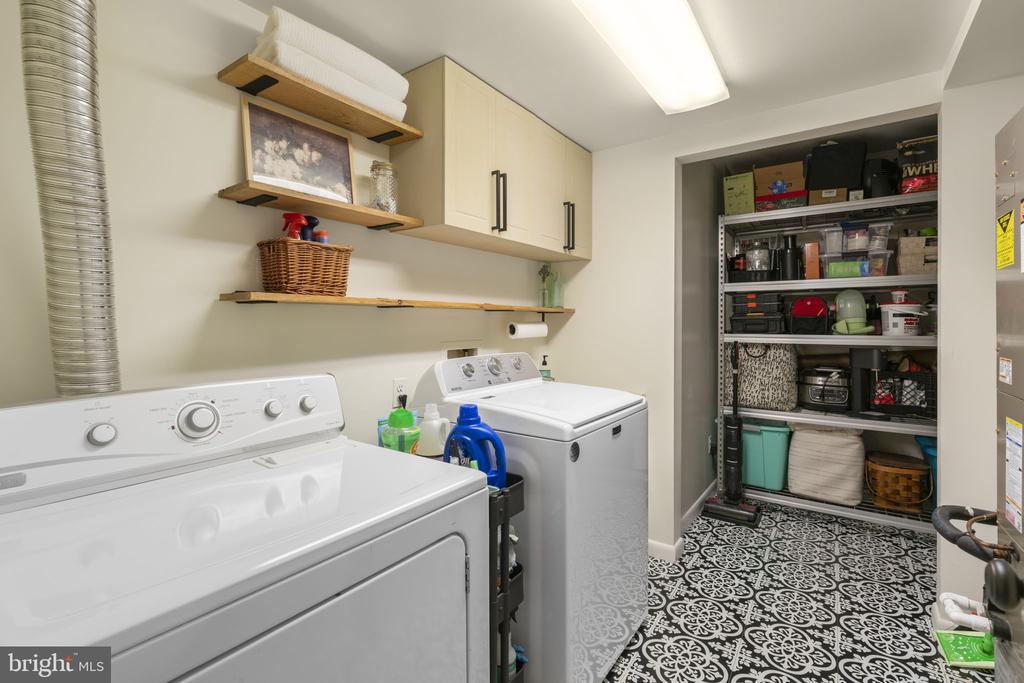 1 ELPHIN COURT 301