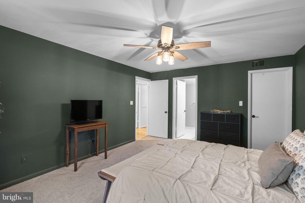 1 ELPHIN COURT 301