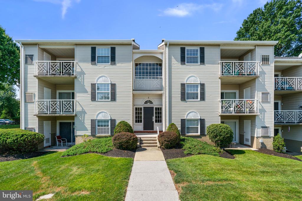 1 ELPHIN COURT 301