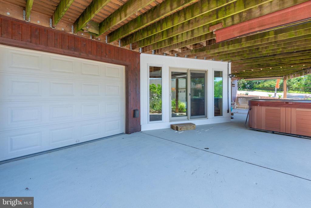 1521 Humbert Schoolhouse Rd