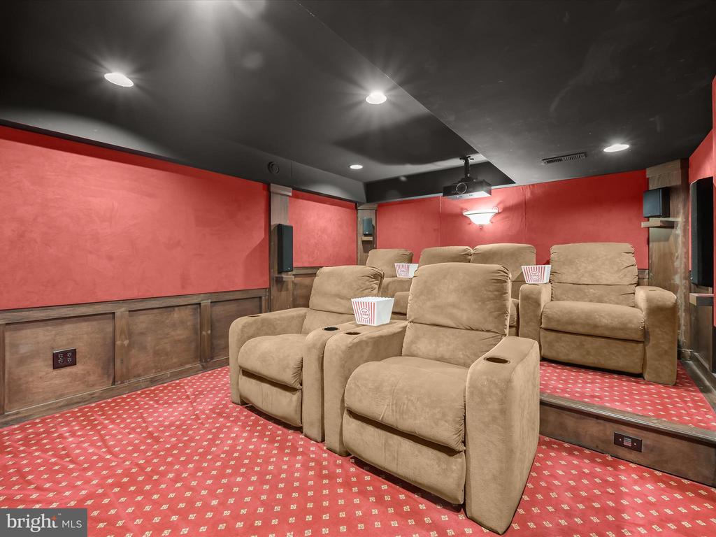 7021 MACBETH WAY
