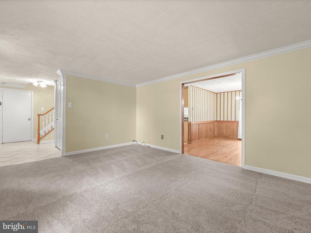 7021 MACBETH WAY